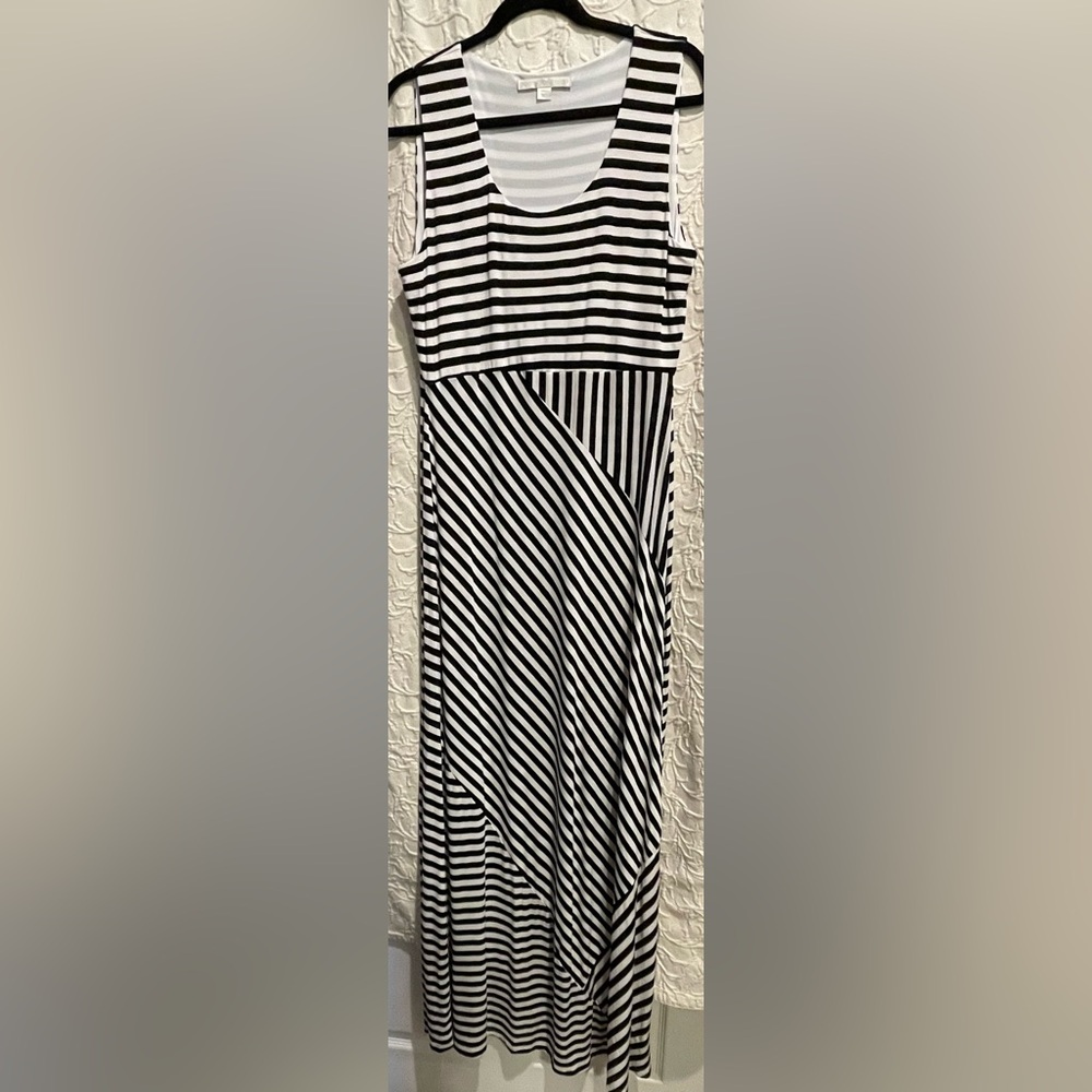 Boston Proper Women’s Black & White Sleeveless Maxi Dress